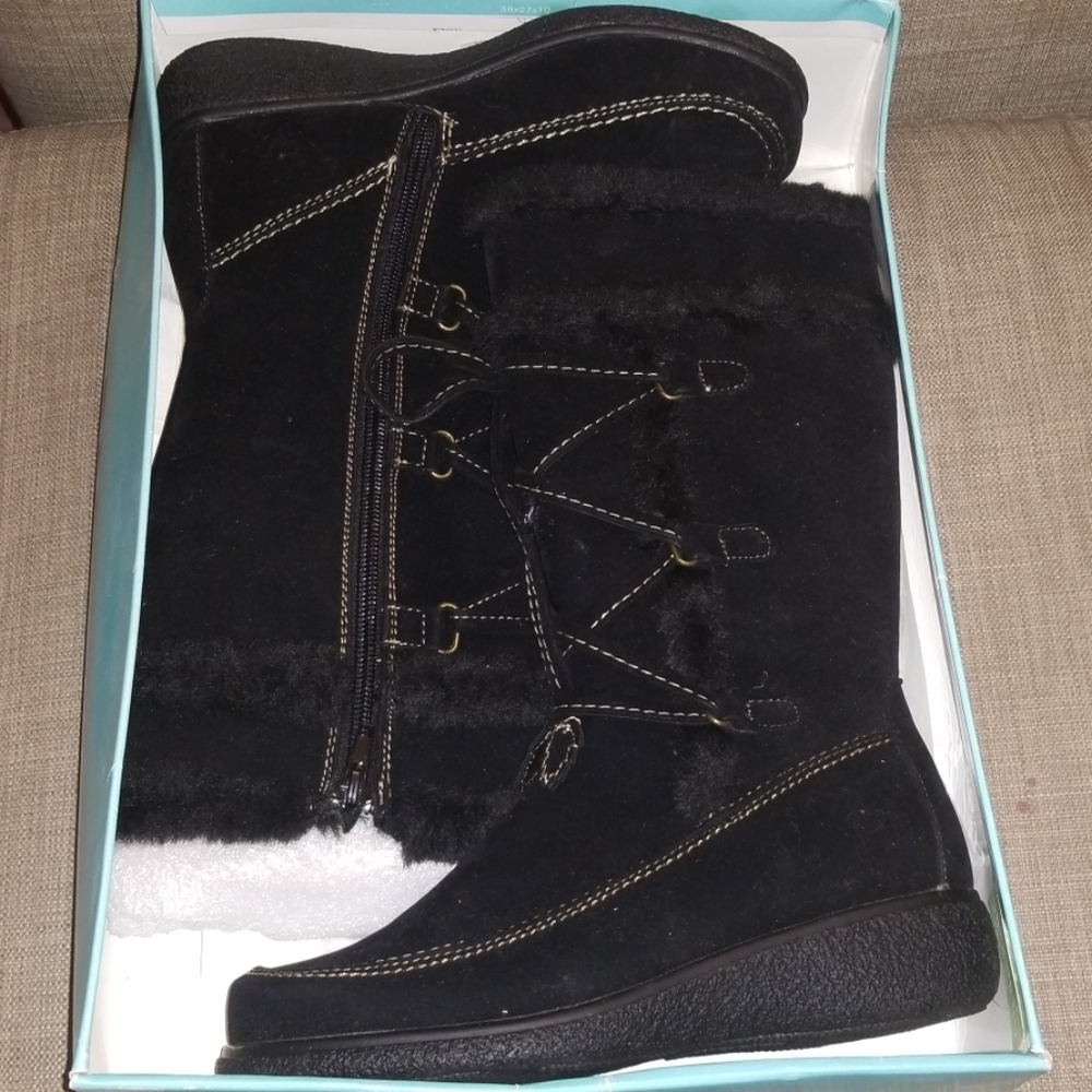 NWT Kids winter high boots